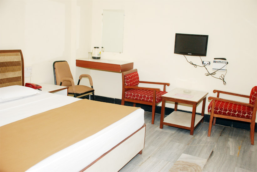 Standard room with twin beds
